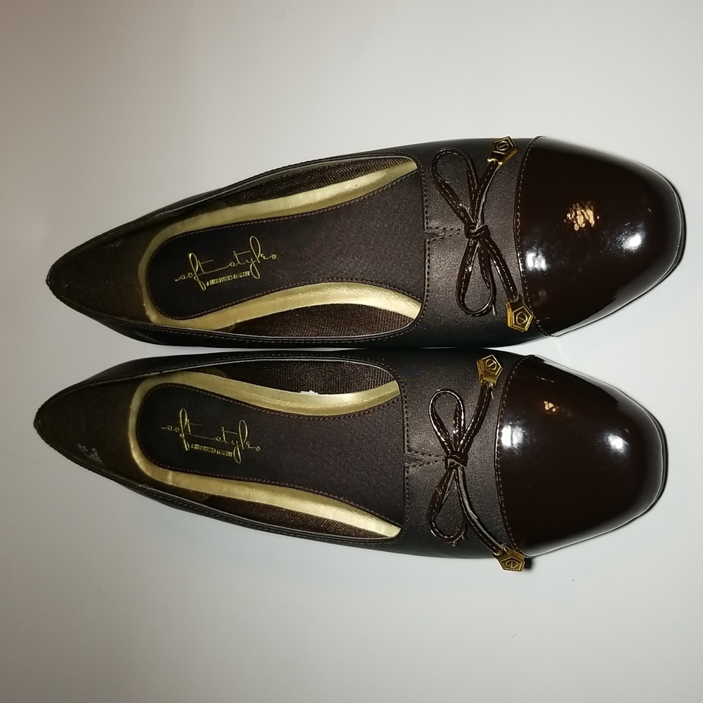 Soft Style brown vinyl block heels, women's size 7.5